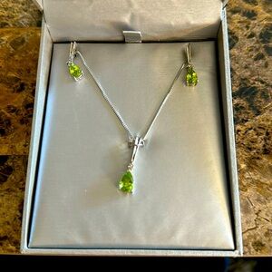 Peoples jewelry pear cut peridot necklace and earring set. Sterling silver chain
